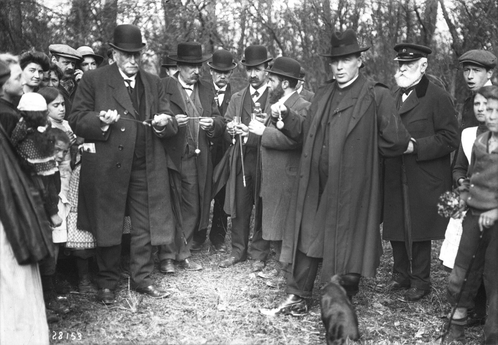 Radiesthesists at the same trial
